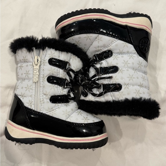Totes Muller Kids Faux Fur Toddler Winter Boots with Black and White Design - Picture 2 of 6
